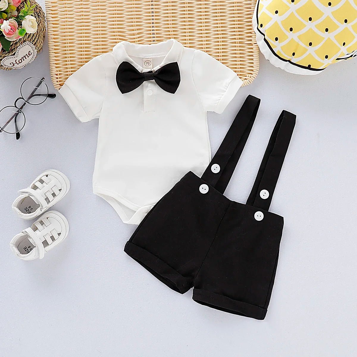 0-2 歲男寶寶迷你紳士裝婚禮派對套裝/彼得潘領棉質連身衣+吊帶短褲/夏季 2 件式套裝 - WeddLin 輕婚紗