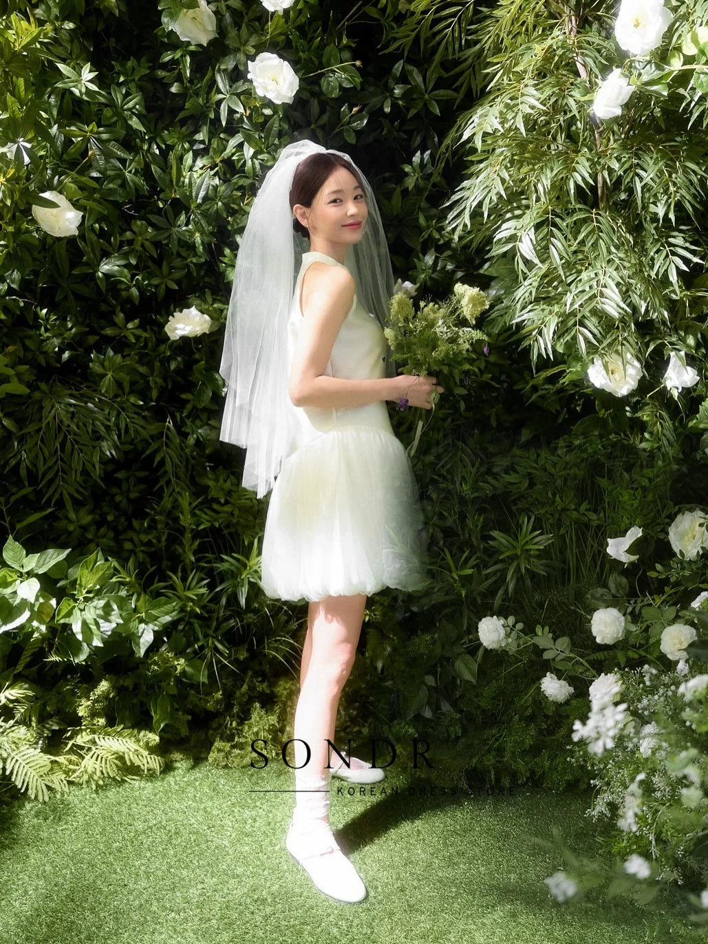 韓系復古圓領緞面短版輕婚紗｜無袖 A 字裙・客製婚紗