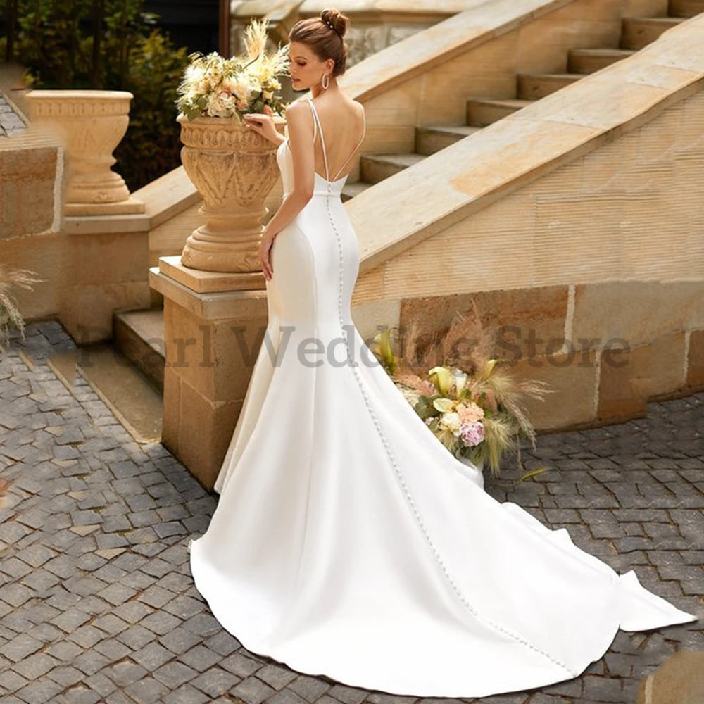 V領露背魚尾輕婚紗｜美式簡約客製婚紗｜小型與海外婚禮適用 WeddLin