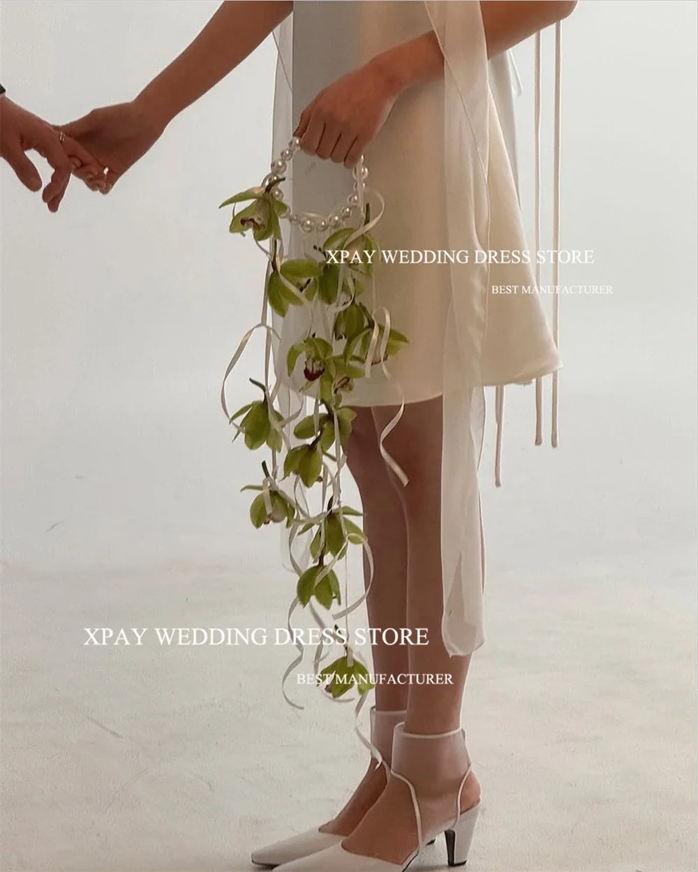 細肩帶及膝短版輕婚紗｜weddlin 客製婚紗・戶外婚禮與自助婚紗推薦