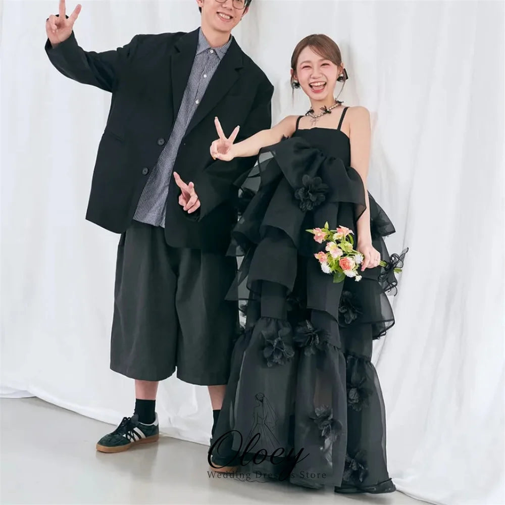 黑色立體花朵輕婚紗｜細肩帶方領層次蛋糕裙・小型婚禮與外拍婚紗推薦｜weddlin 客製婚紗