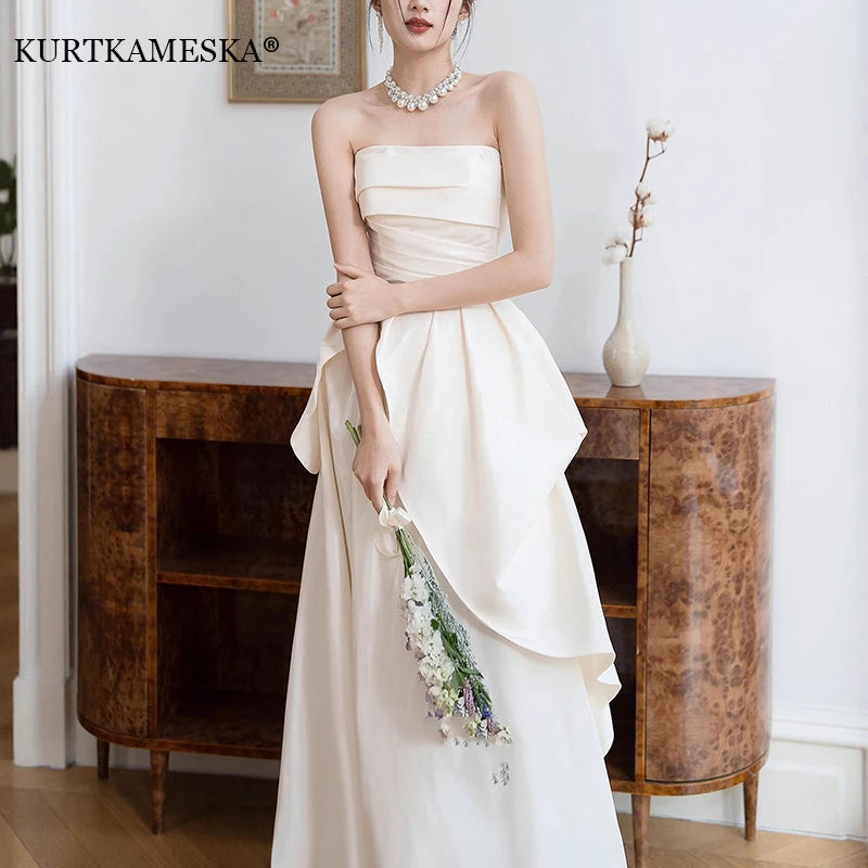 法式緞面露背輕婚紗｜登記日與小型婚禮適用 可客製尺寸 weddlin