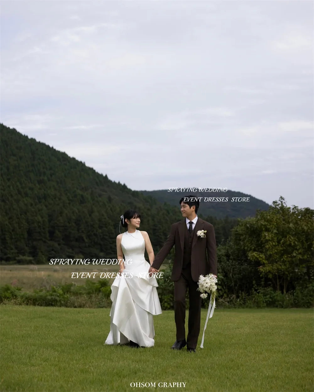韓系極簡象牙白緞面圓領蛋糕裙輕婚紗｜weddlin 客製婚紗