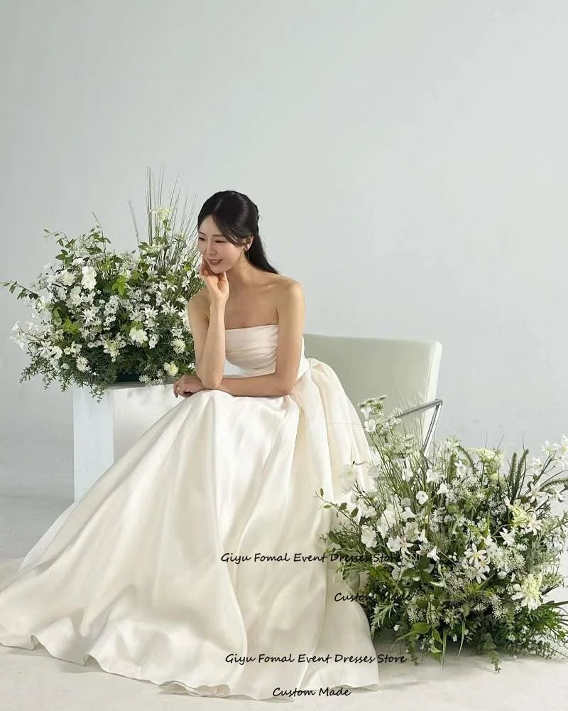 簡約A字型韓國婚紗/寫真露肩軟緞褶拖尾新娘禮服/束腰後背 - WeddLin 輕婚紗