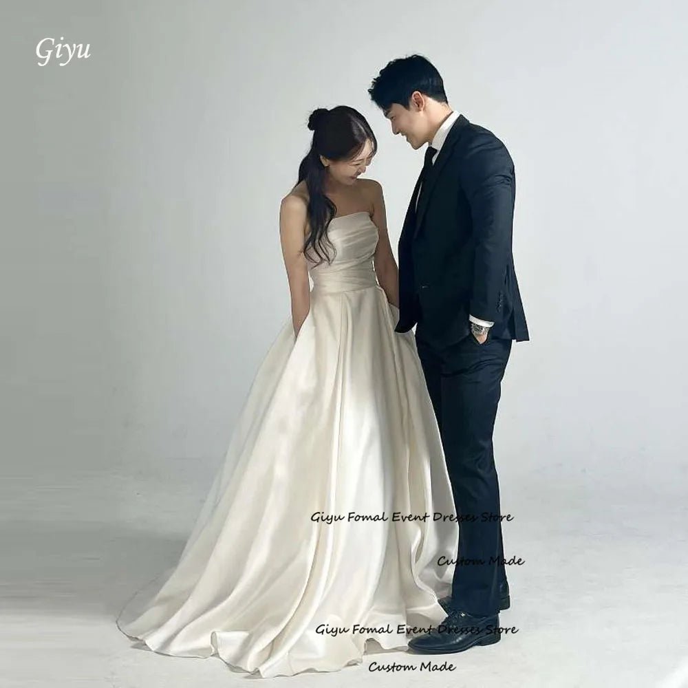 簡約A字型韓國婚紗/寫真露肩軟緞褶拖尾新娘禮服/束腰後背 - WeddLin 輕婚紗