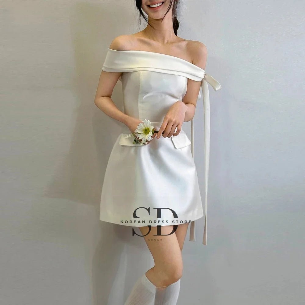 訂製款無袖短款A字婚紗｜絲質塔夫綢｜平口褶皺設計｜可客製尺寸與顏色 - WeddLin 輕婚紗