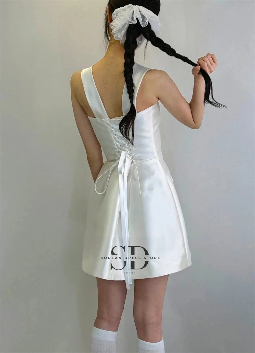 訂製款無袖短款A字婚紗｜絲質塔夫綢｜平口褶皺設計｜可客製尺寸與顏色 - WeddLin 輕婚紗