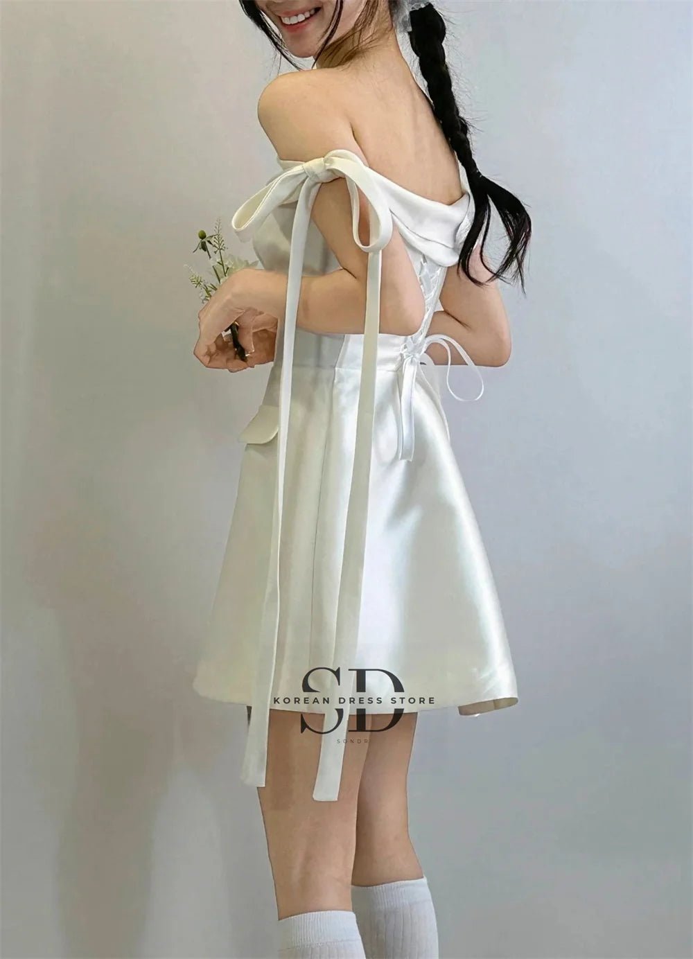 訂製款無袖短款A字婚紗｜絲質塔夫綢｜平口褶皺設計｜可客製尺寸與顏色 - WeddLin 輕婚紗