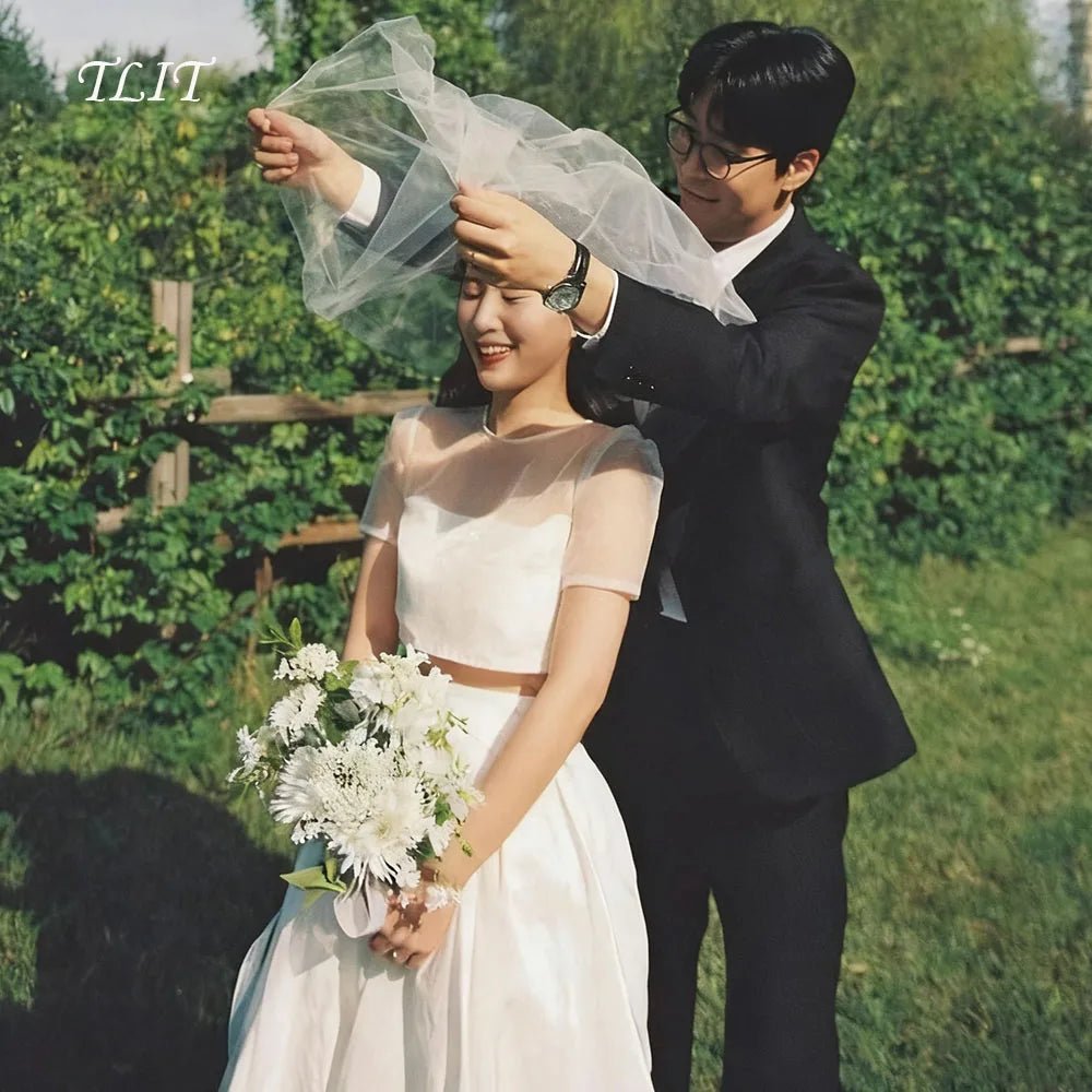 韓式兩件式短袖輕婚紗｜圓領光澤緞面 A-Line 自助外拍禮服 - WeddLin 輕婚紗