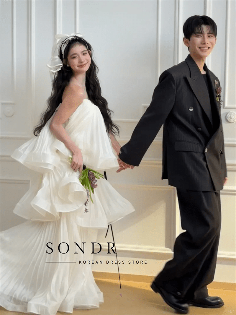 韓式平口多層次訂製輕婚紗｜經典顯瘦 A-Line 氣質婚紗 - WeddLin 輕婚紗