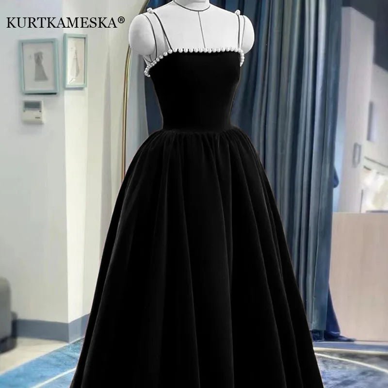 黑色天鵝絨中長 A - Line 禮服｜方領、畢業與生日派對客製款 - WeddLin 輕婚紗