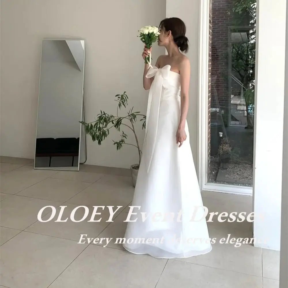 極簡平口 A-Line 輕婚紗｜經典緞面顯瘦禮服｜客製化訂製 - WeddLin 輕婚紗