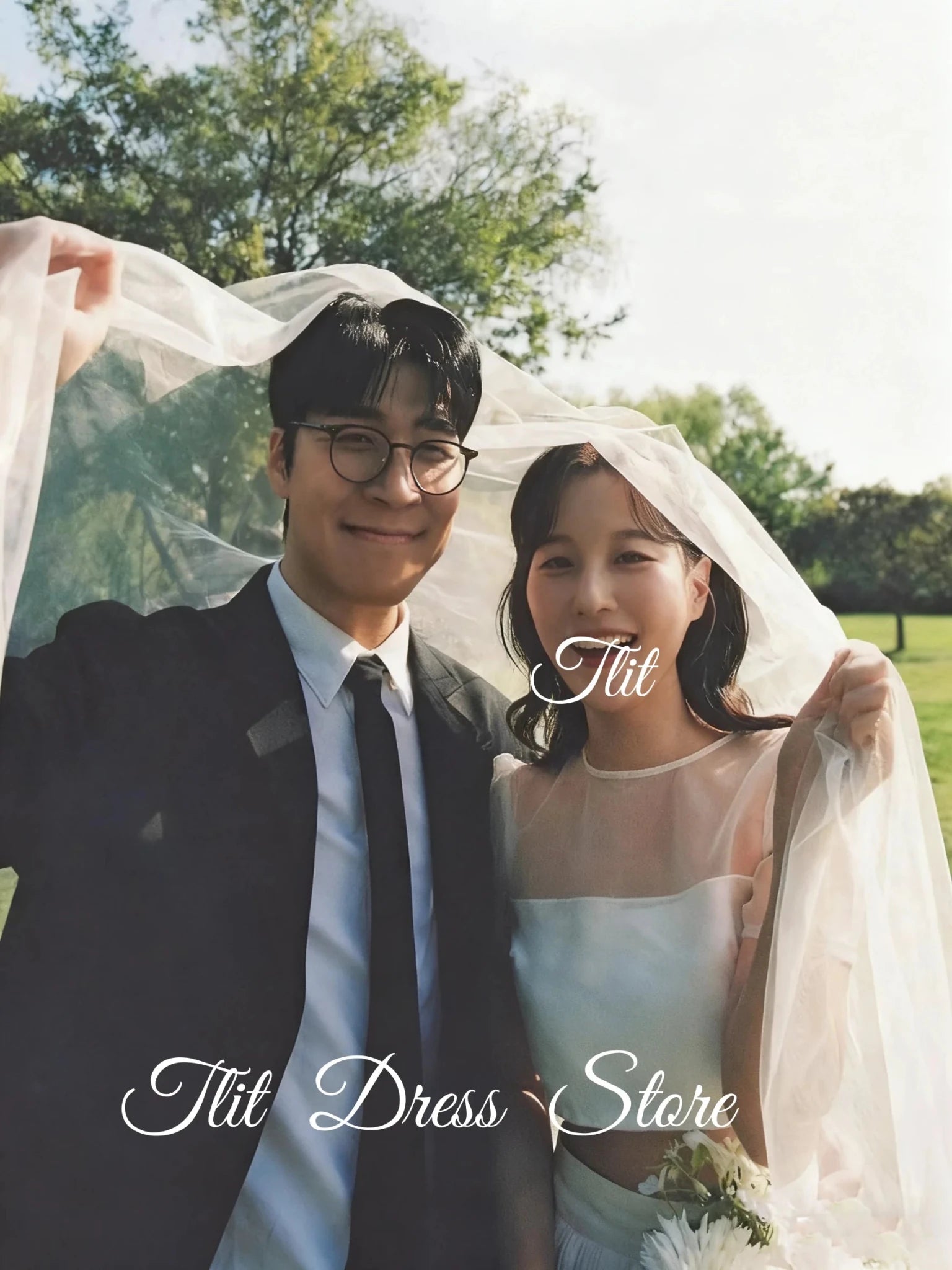 韓式兩件式短袖輕婚紗｜圓領光澤緞面 A-Line 自助外拍禮服 - WeddLin 輕婚紗