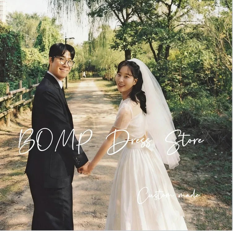 韓式兩件式短袖輕婚紗｜圓領光澤緞面 A-Line 自助外拍禮服 - WeddLin 輕婚紗