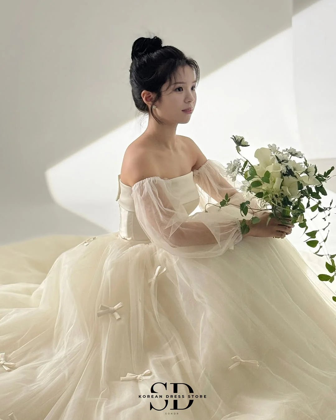 韓系復古泡泡袖 A - Line 輕婚紗｜柔軟網紗、客製訂製婚紗 - WeddLin 輕婚紗