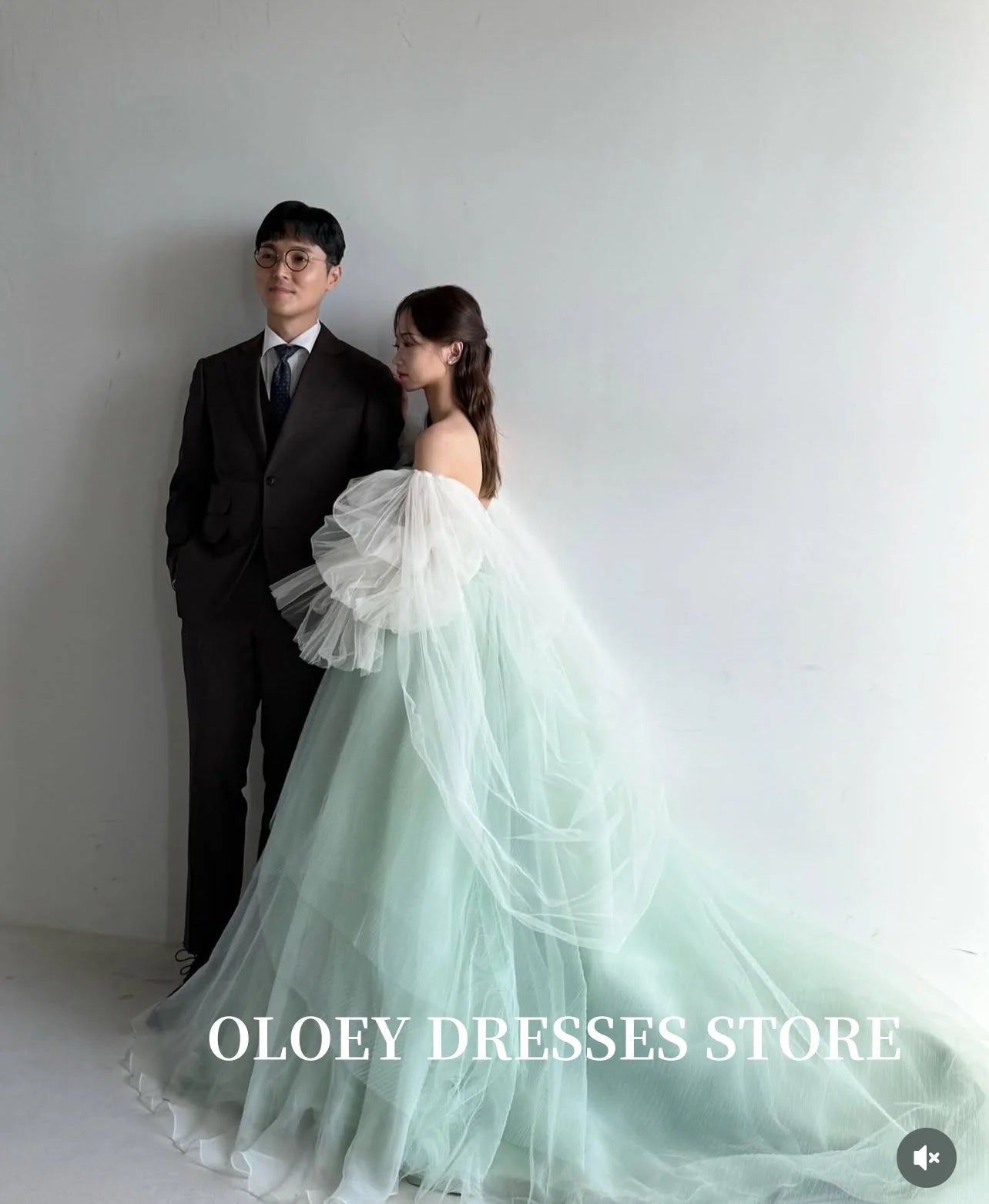 綠色薄紗晚禮服/ 韓版露肩長裙/ 拖尾婚紗 /拍攝禮服 /客製化款 - WeddLin 輕婚紗