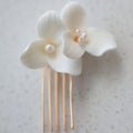 白色陶瓷花新娘髮夾/ 髮簪/ 婚禮頭飾/髮飾品 - WeddLin 輕婚紗