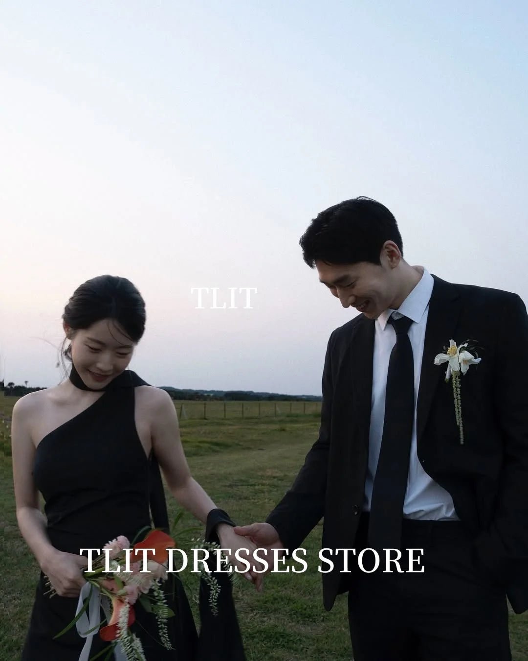 簡約黑色彈性緞面露肩長禮服 附披肩 晚宴/舞會/婚禮洋裝 可客製尺寸 - WeddLin 輕婚紗