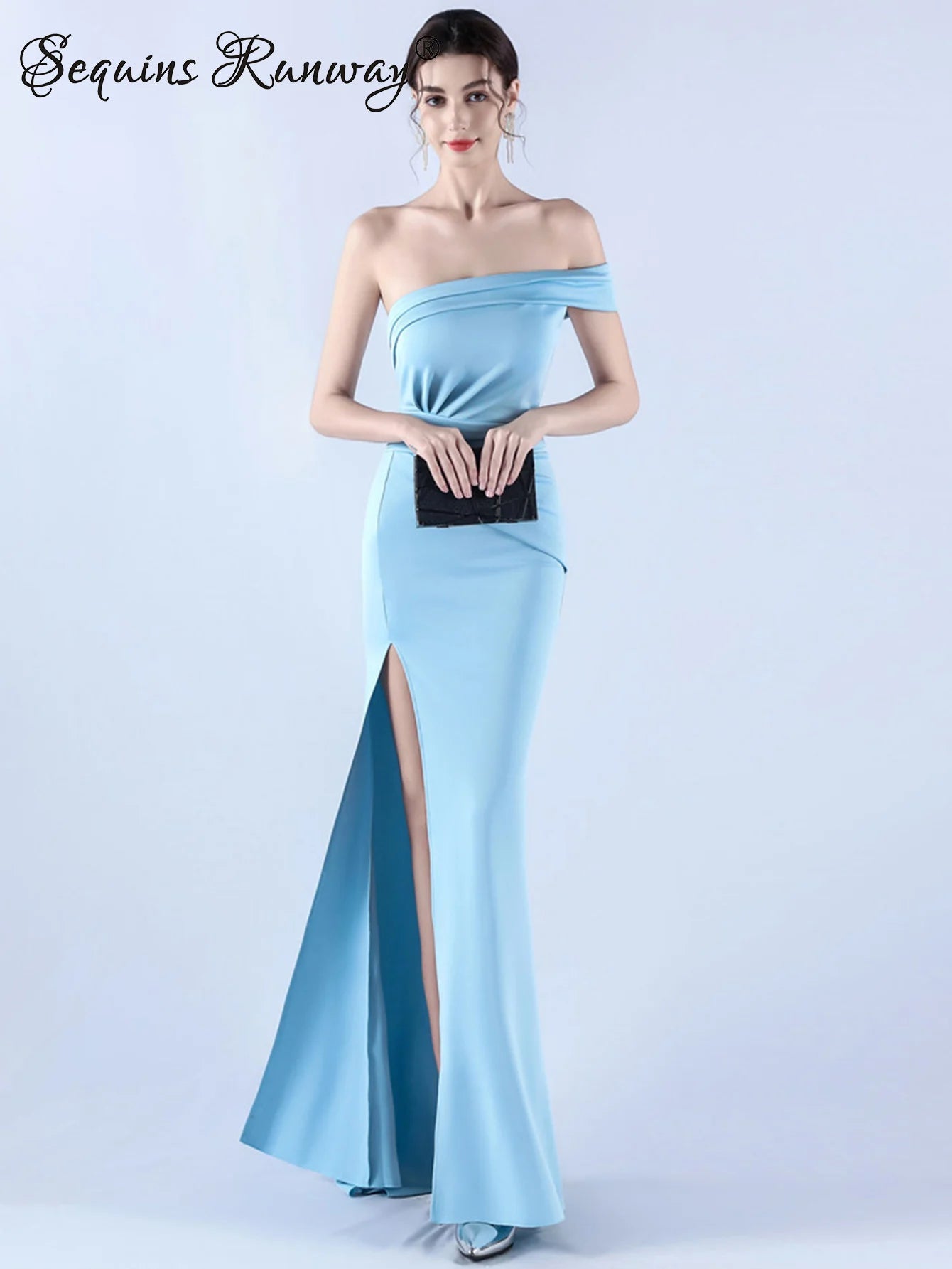 一字領露背貼身長洋裝｜黑白色露肩開衩禮服 - WeddLin 輕婚紗