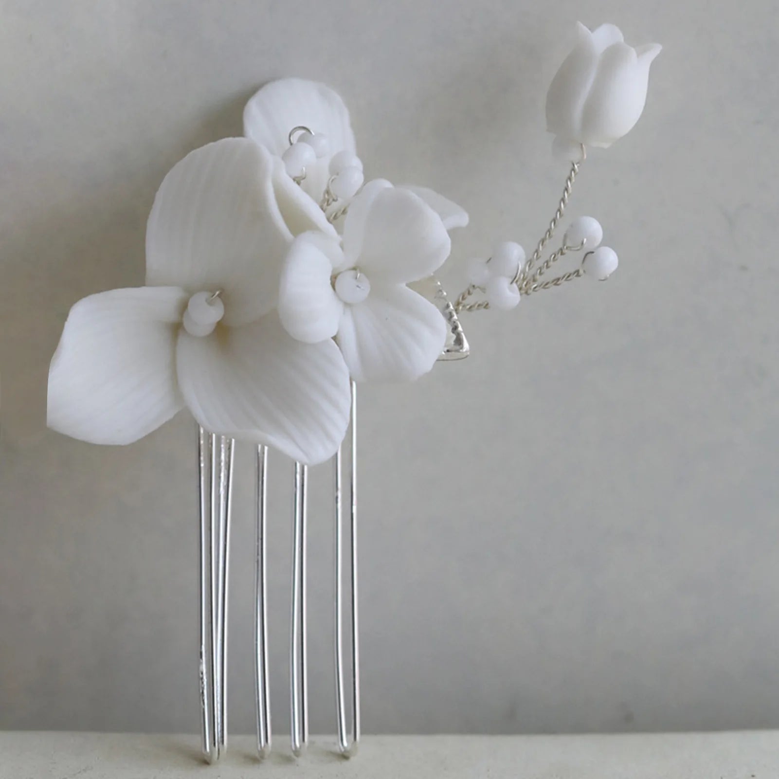 白色陶瓷花新娘髮夾/ 髮簪/ 婚禮頭飾/髮飾品 - WeddLin 輕婚紗