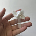 白色陶瓷花新娘髮夾/ 髮簪/ 婚禮頭飾/髮飾品 - WeddLin 輕婚紗