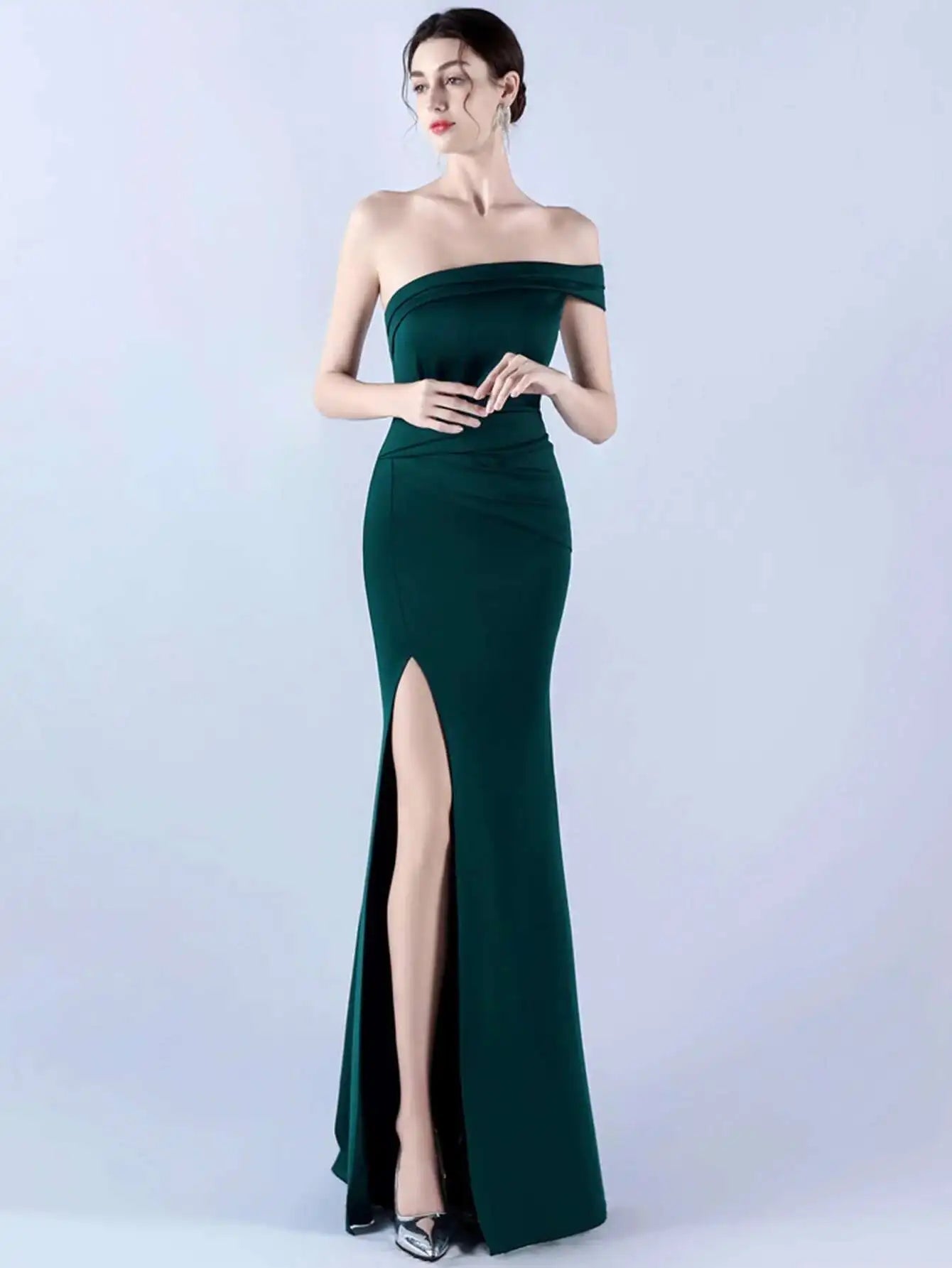 一字領露背貼身長洋裝｜黑白色露肩開衩禮服 - WeddLin 輕婚紗