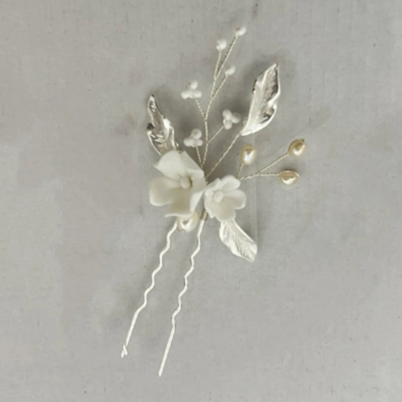 白色陶瓷花新娘髮夾/ 髮簪/ 婚禮頭飾/髮飾品 - WeddLin 輕婚紗