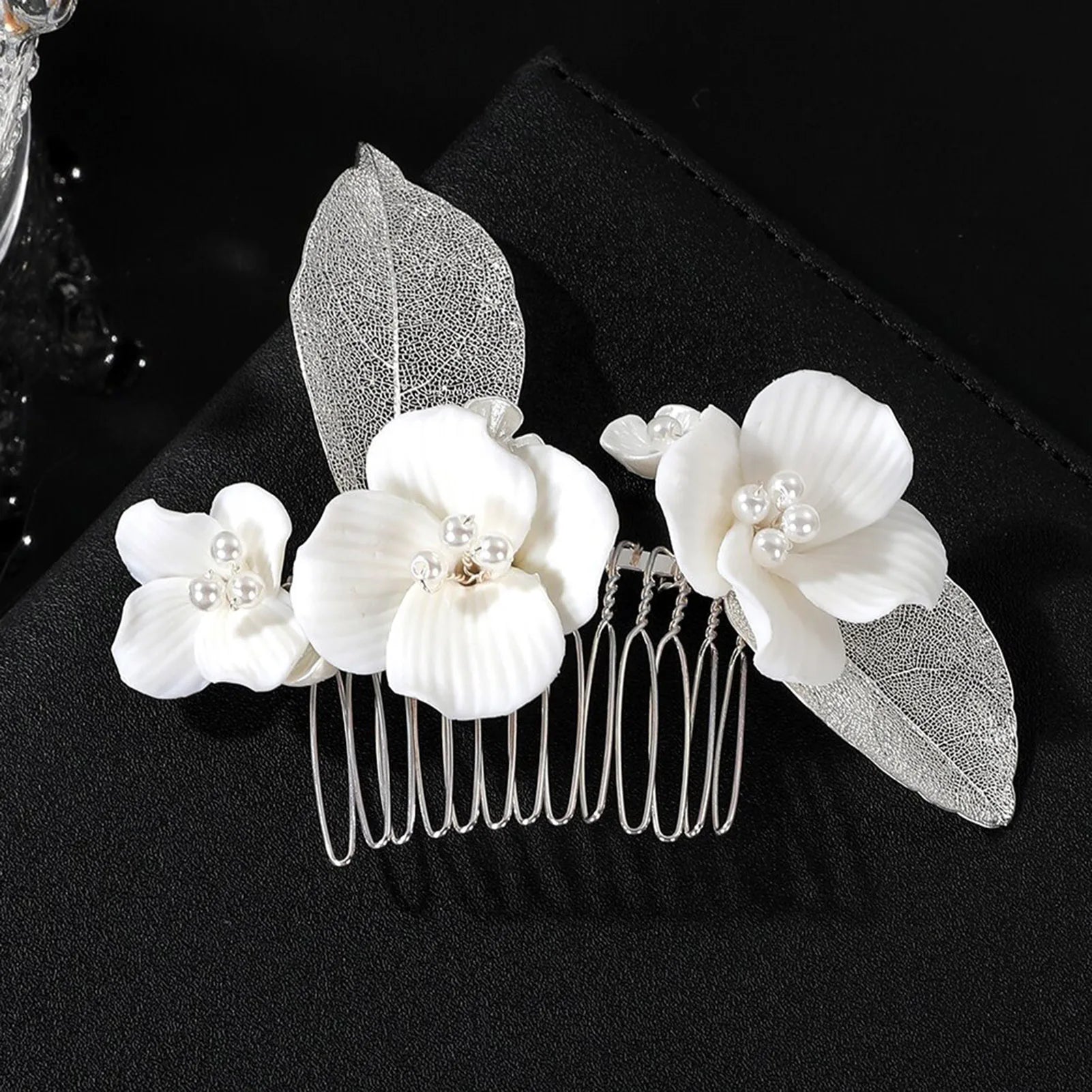 白色陶瓷花新娘髮夾/ 髮簪/ 婚禮頭飾/髮飾品 - WeddLin 輕婚紗