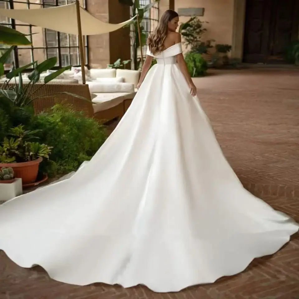 客製款船領一字領緞面婚紗禮服（拉鍊款） - WeddLin 輕婚紗
