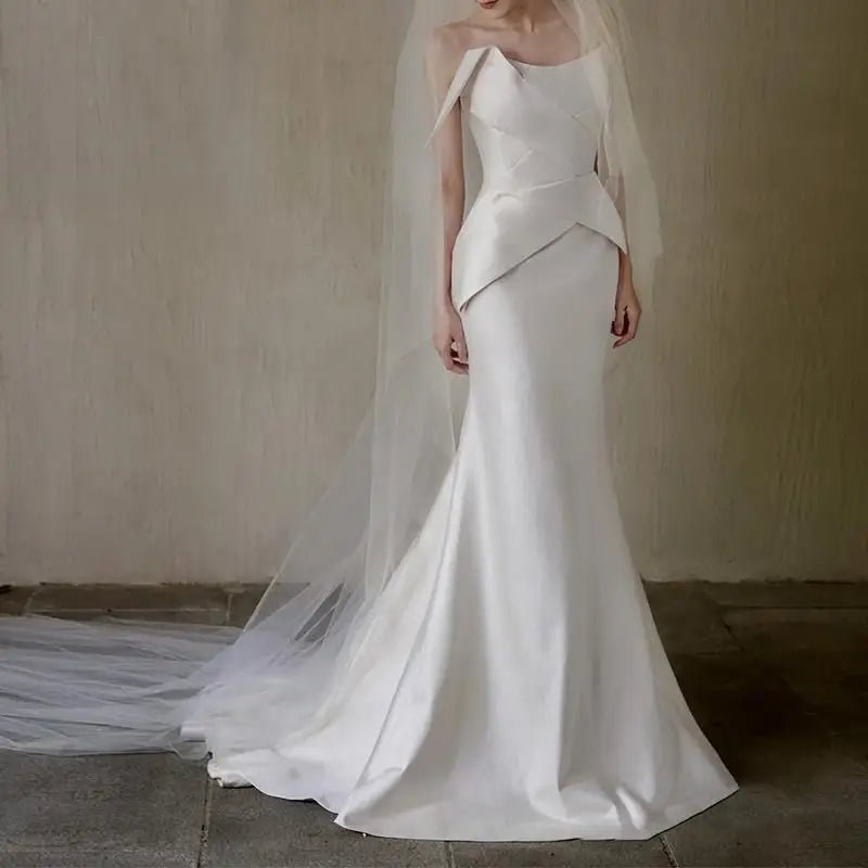 白色緞面魚尾婚禮禮服｜無肩帶拖尾設計 客製化訂製款婚宴派對禮服 - WeddLin 輕婚紗