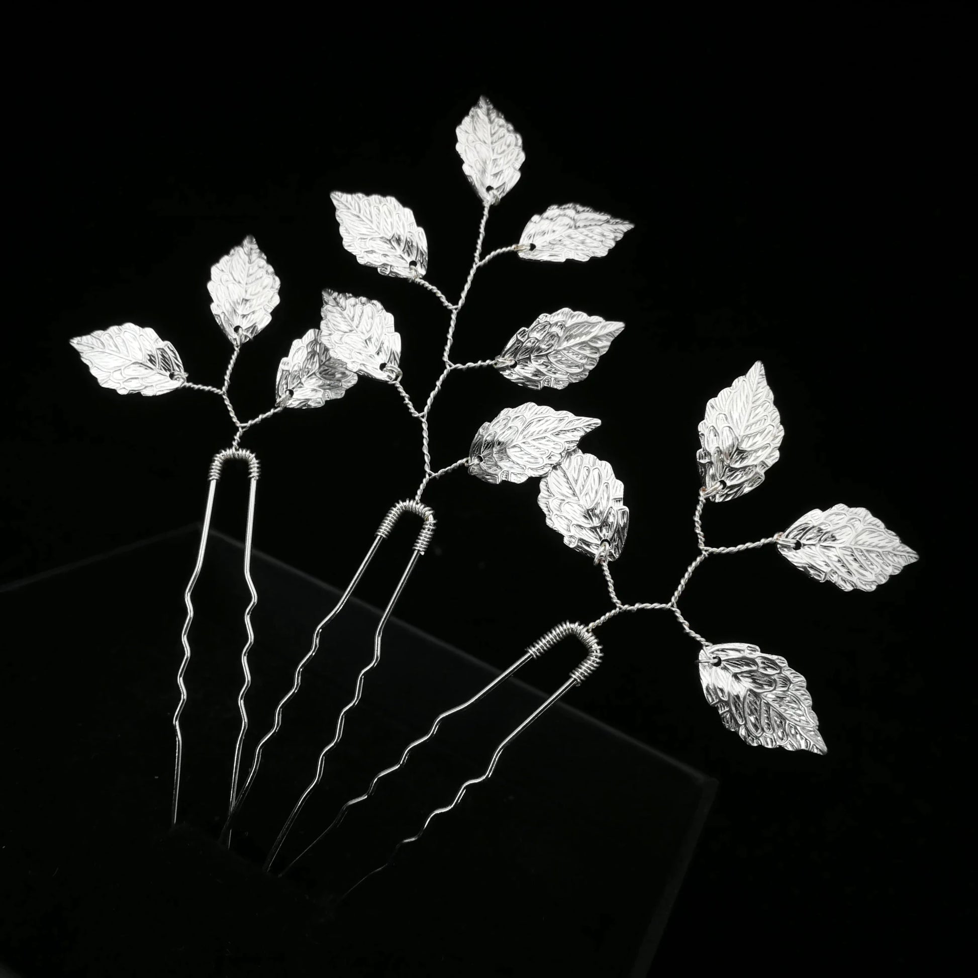 金色新娘髮飾/ 皇冠造型頭飾/ 頭箍/ 婚禮用髮飾/ 葉片珍珠飾品 - WeddLin 輕婚紗