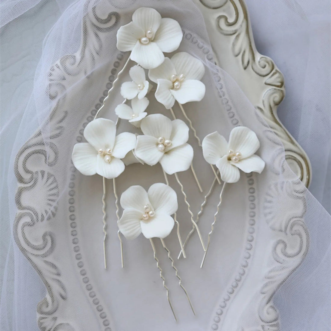 白色陶瓷花新娘髮夾/ 髮簪/ 婚禮頭飾/髮飾品 - WeddLin 輕婚紗