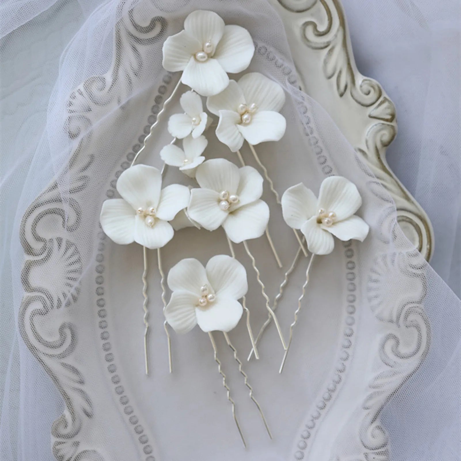 白色陶瓷花新娘髮夾/ 髮簪/ 婚禮頭飾/髮飾品 - WeddLin 輕婚紗
