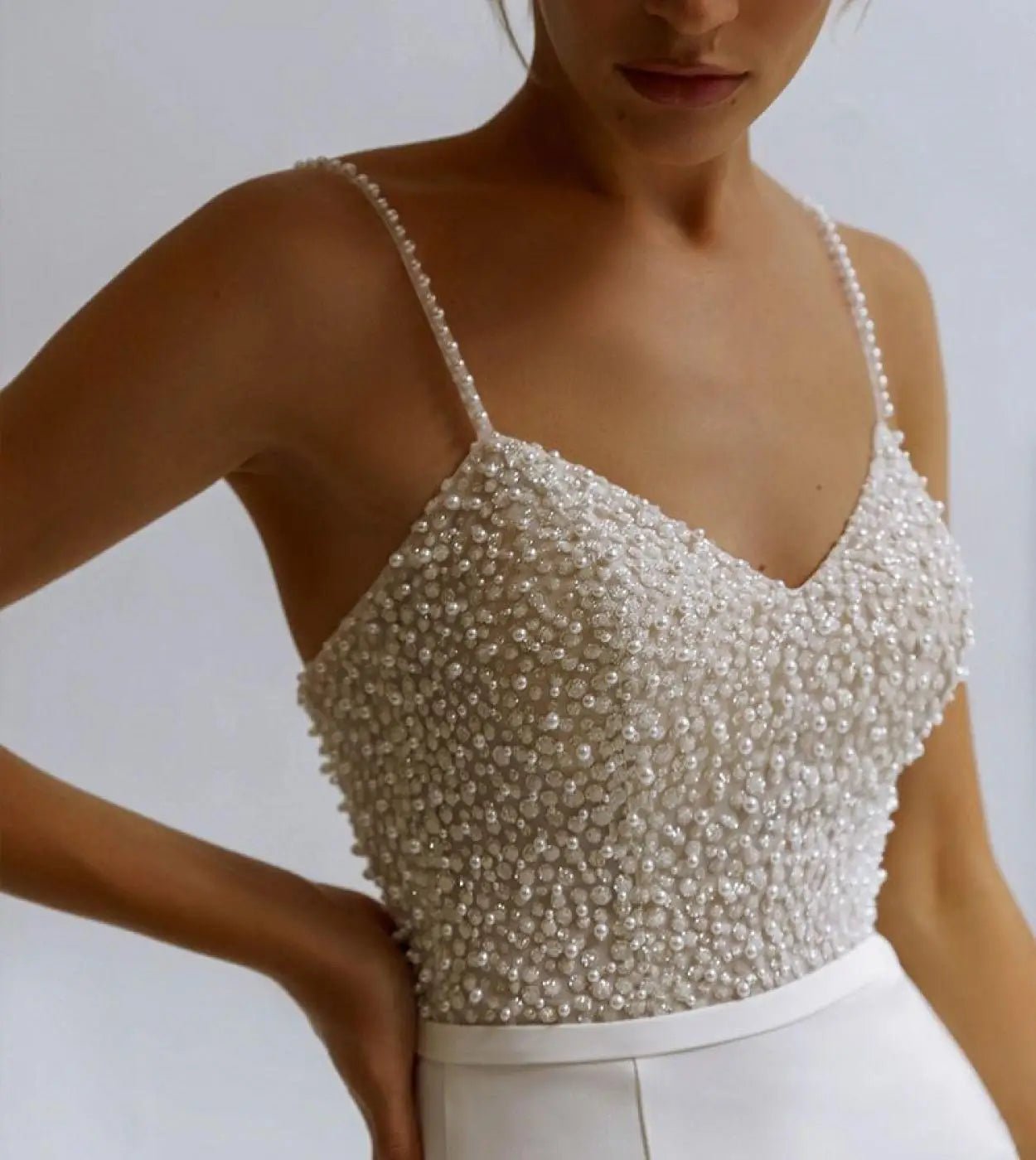 亮緞吊帶珍珠V領美人魚婚紗 - WeddLin 輕婚紗