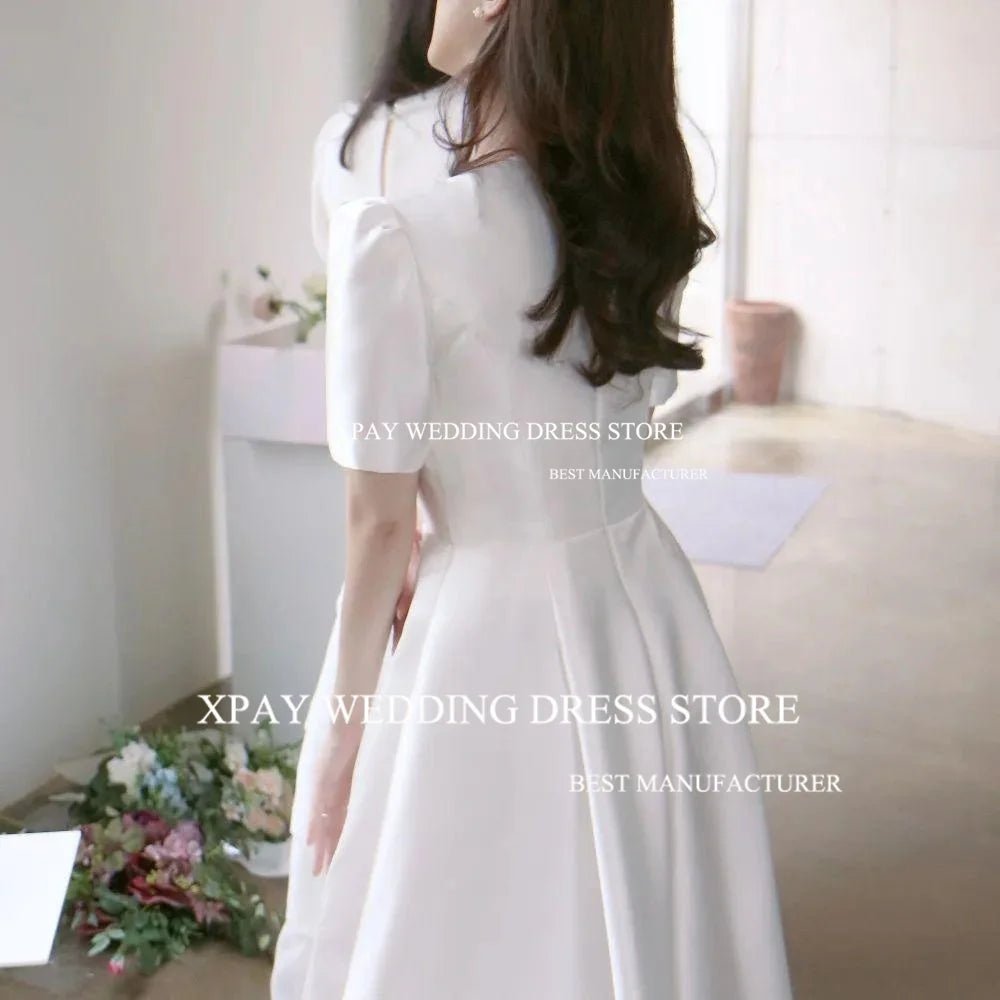簡約韓系緞面婚紗｜短袖V領抓摺拖尾A字禮服（可客製） - WeddLin 輕婚紗