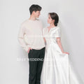 簡約韓系緞面婚紗｜短袖V領抓摺拖尾A字禮服（可客製） - WeddLin 輕婚紗