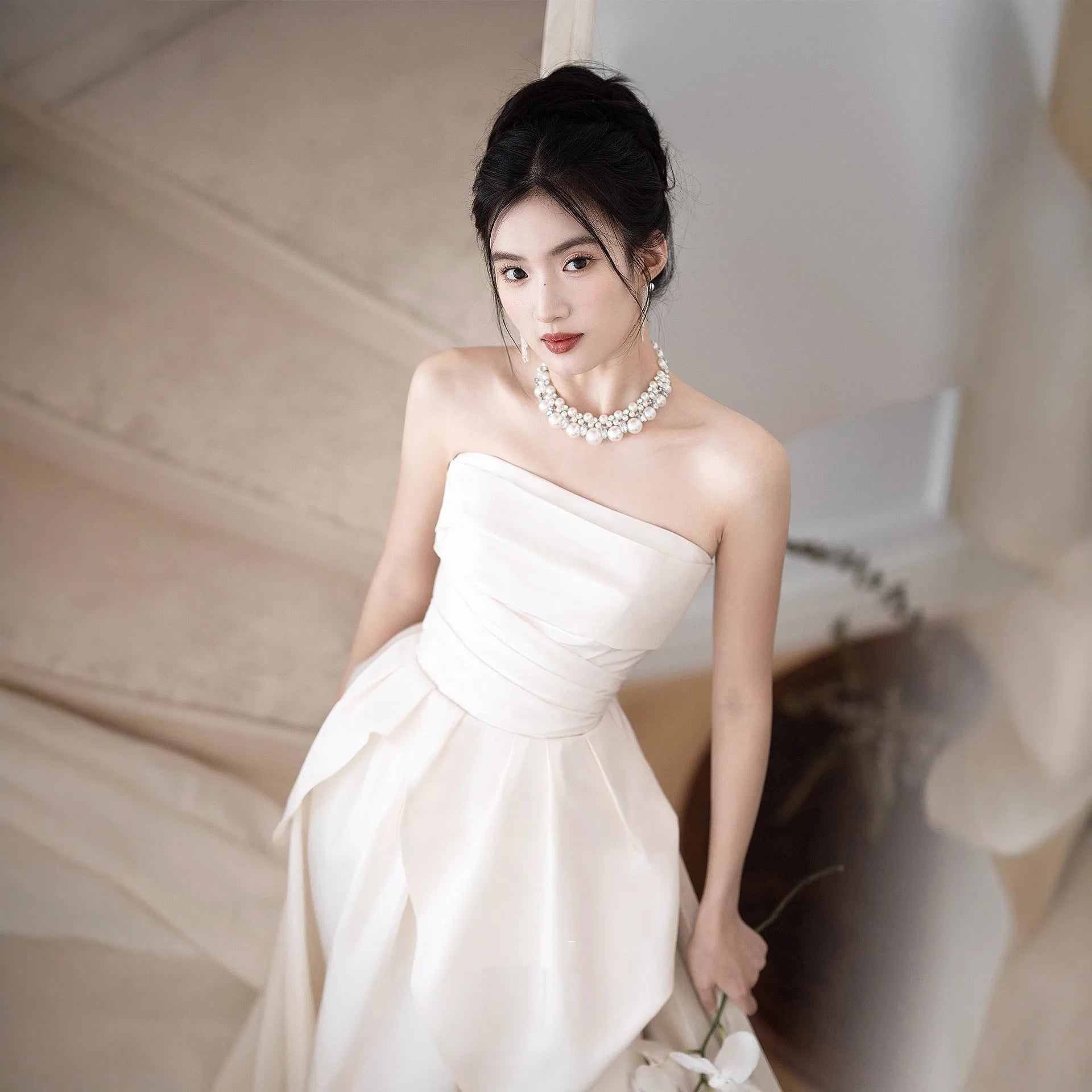 法式緞面露背輕婚紗｜登記日與小型婚禮適用 可客製尺寸 weddlin - WeddLin 輕婚紗