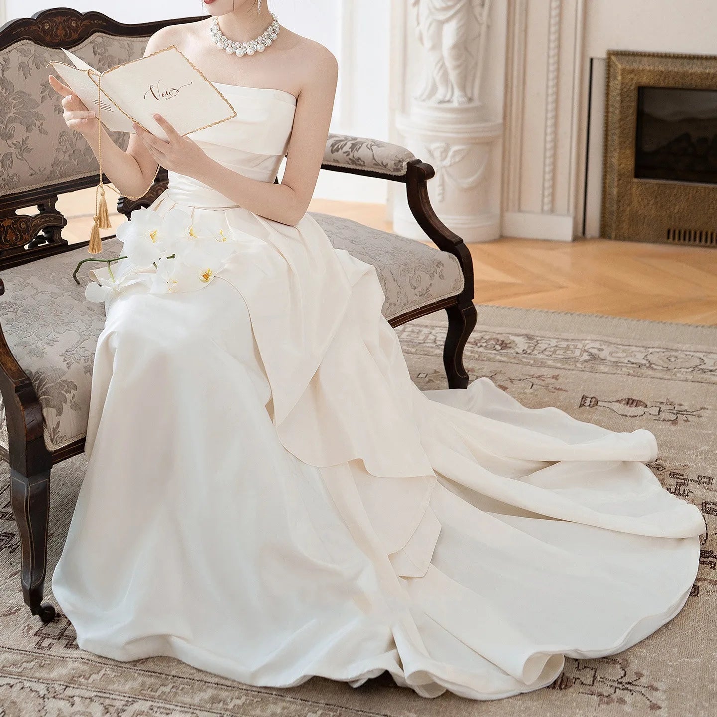法式緞面露背輕婚紗｜登記日與小型婚禮適用 可客製尺寸 weddlin - WeddLin 輕婚紗