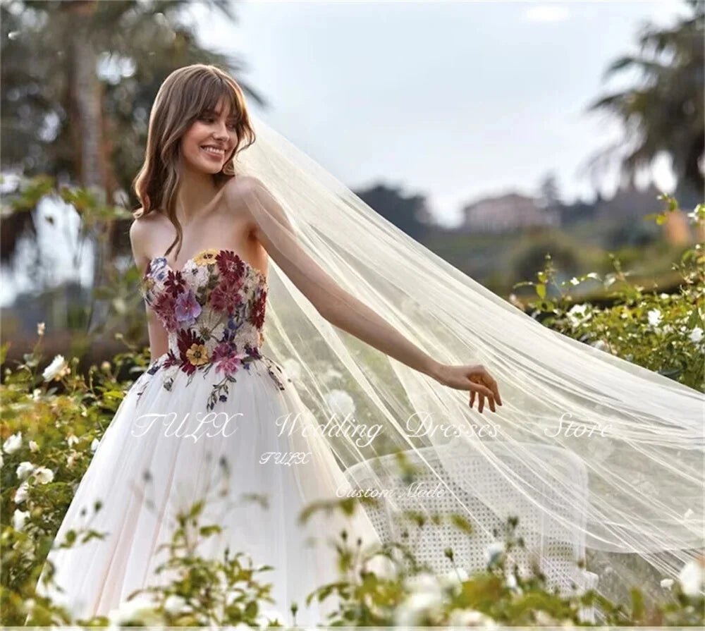 WeddLin 繽紛花朵刺繡薄紗輕婚紗｜心形露背、客製尺寸．海外/小型婚禮適用 - WeddLin 輕婚紗