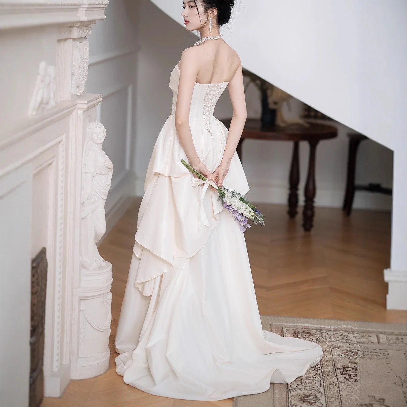 法式緞面露背輕婚紗｜登記日與小型婚禮適用 可客製尺寸 weddlin - WeddLin 輕婚紗