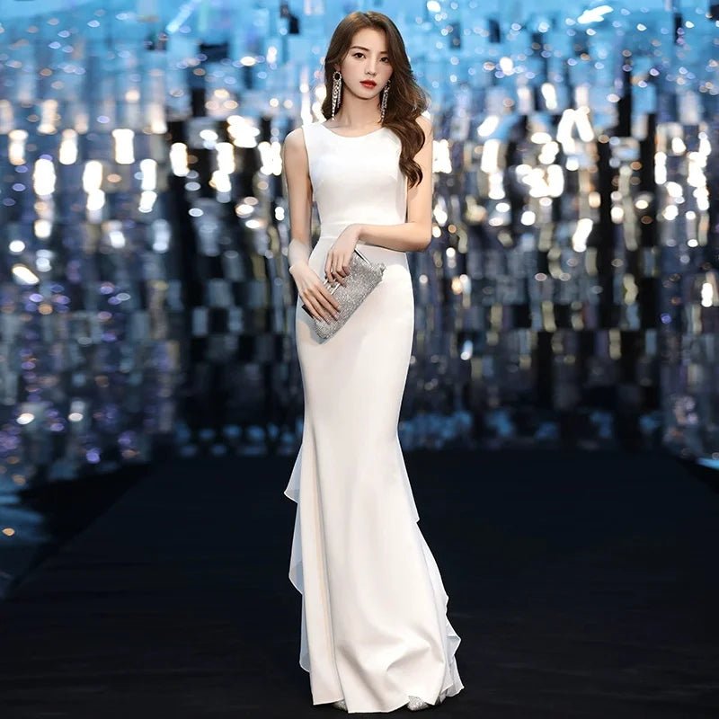 簡約露背緞面魚尾晚禮服｜性感修身宴會服與正式禮服｜WeddLin - WeddLin 輕婚紗