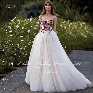 WeddLin 繽紛花朵刺繡薄紗輕婚紗｜心形露背、客製尺寸．海外/小型婚禮適用 - WeddLin 輕婚紗