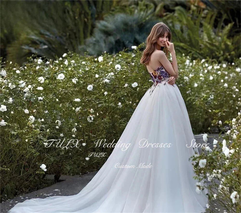 WeddLin 繽紛花朵刺繡薄紗輕婚紗｜心形露背、客製尺寸．海外/小型婚禮適用 - WeddLin 輕婚紗