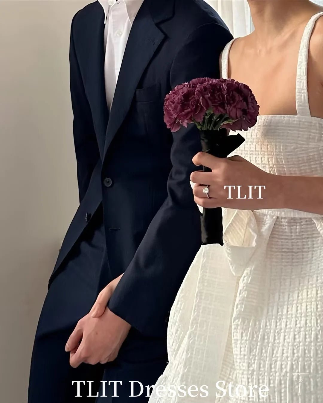 WeddLin 韓式方領緞布輕婚紗｜及踝長度，層次裙襬客製訂購制 - WeddLin 輕婚紗