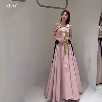WeddLin 粉色露肩晚禮服｜黑蝴蝶結 A字裙 舞會婚禮拍照可客製 - WeddLin 輕婚紗