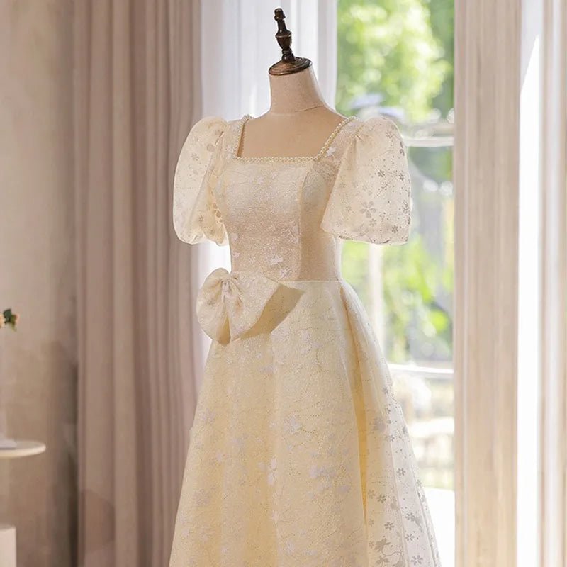 WeddLin 香檳色方領短袖輕婚紗｜珍珠裝飾 A - Line 剪裁．可客製尺寸、韓系拍照婚紗 - WeddLin 輕婚紗