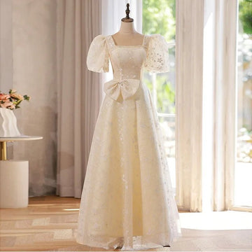 WeddLin 香檳色方領短袖輕婚紗｜珍珠裝飾 A - Line 剪裁．可客製尺寸、韓系拍照婚紗 - WeddLin 輕婚紗