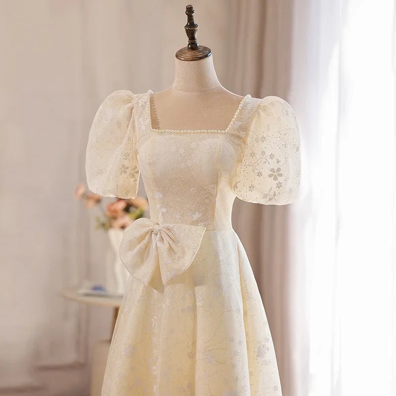WeddLin 香檳色方領短袖輕婚紗｜珍珠裝飾 A - Line 剪裁．可客製尺寸、韓系拍照婚紗 - WeddLin 輕婚紗