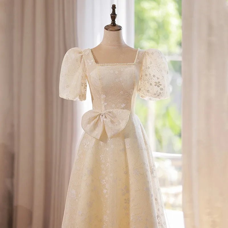 WeddLin 香檳色方領短袖輕婚紗｜珍珠裝飾 A - Line 剪裁．可客製尺寸、韓系拍照婚紗 - WeddLin 輕婚紗
